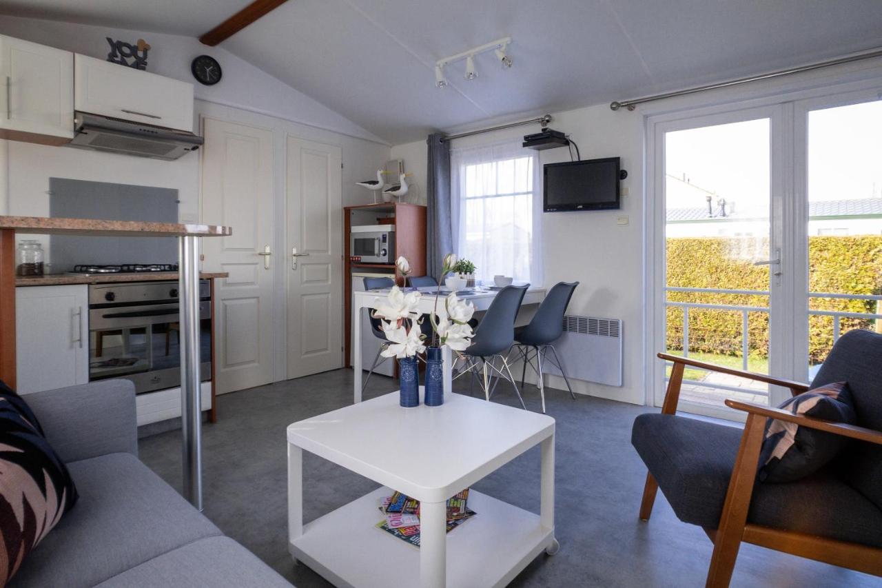 Vila Knus En Modern Ingericht Chalet Met Gratis Wifi Tzummarum Exteriér fotografie
