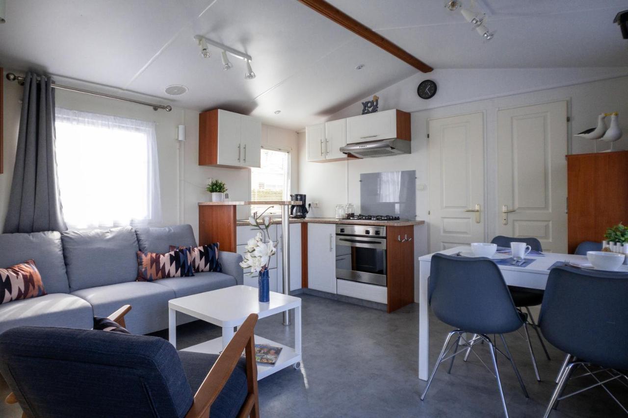 Vila Knus En Modern Ingericht Chalet Met Gratis Wifi Tzummarum Exteriér fotografie